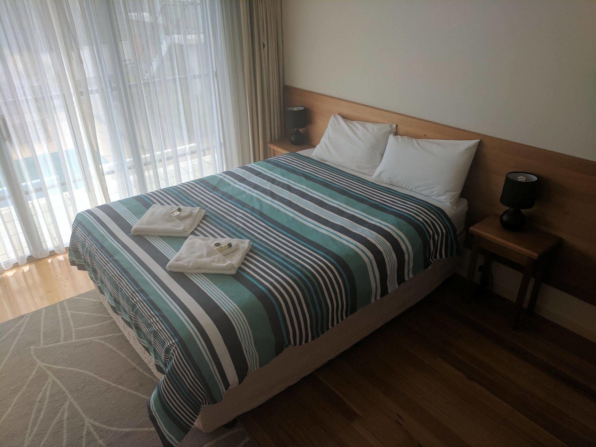Metung Waters Motel And Apartments Экстерьер фото