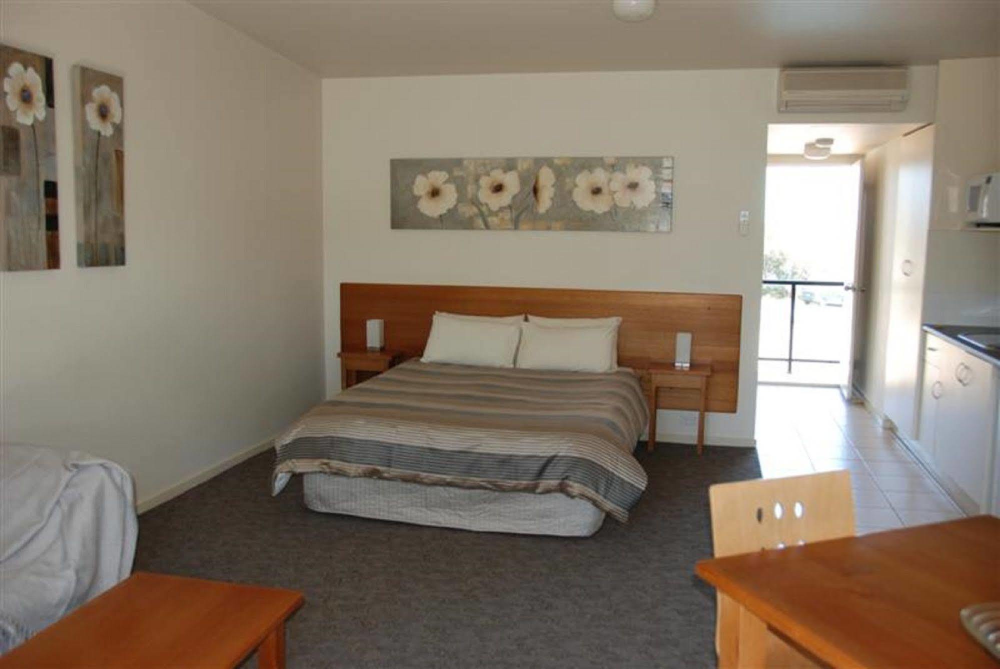 Metung Waters Motel And Apartments Экстерьер фото